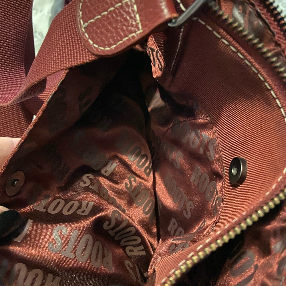 Genuine Deep Red Pebbled Leather Crossbody purse from Roots Canada - Picture 4 of 6